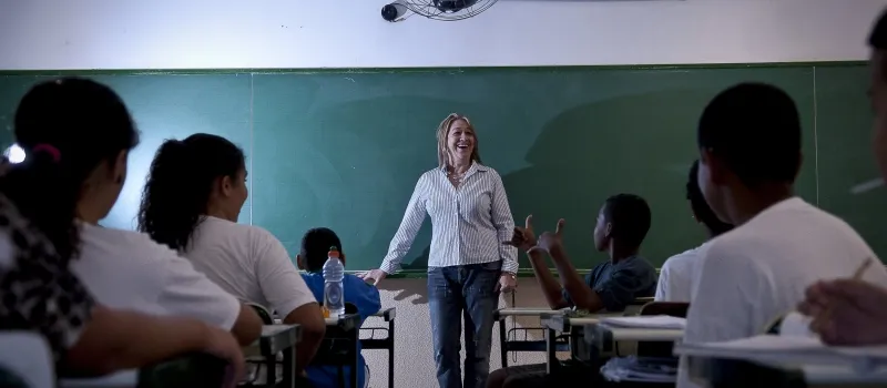 NOVIDADE: Deputados aprovam proposta que obriga tradutor de Libras em salas de aula