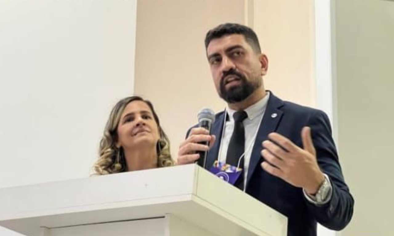 Foto do Procurador Jorge Zuza em evento de defesa dos direitos das mulheres