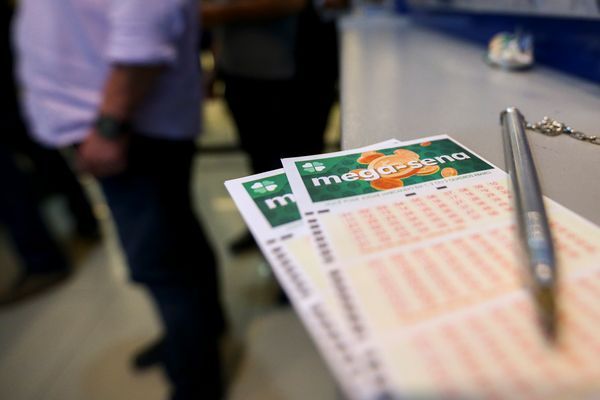 Um bolão registrado em Coribe garantiu um prêmio de R$ 46.749,60 ao acertar cinco dezenas no concurso 2993 da Mega-Sena. | Foto: Marcelo Camargo/Agência Brasil