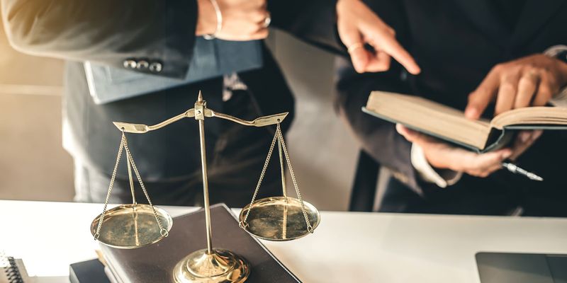 A carreira de Procurador do Estado é considerada uma das mais prestigiadas no serviço público brasileiro/Foto: Freepik