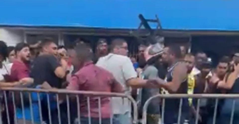 Vídeo: torcedores 'saem na mão' para comprar ingressos da partida entre Bahia e Flamengo