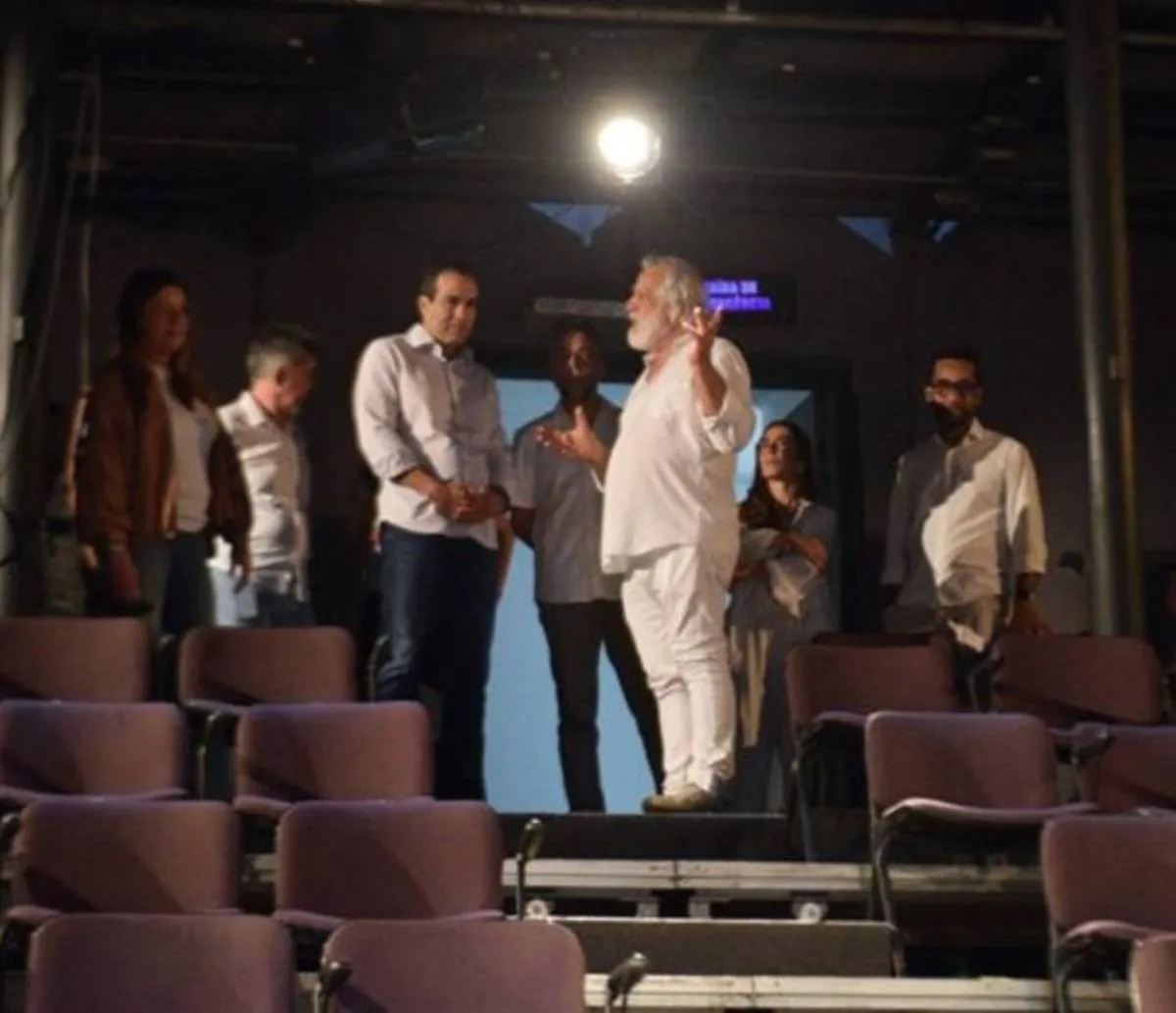 Prefeitura anuncia restauração do Teatro Vila Velha; local sofre problemas de infraestrutura