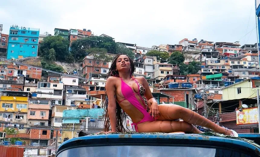 VÍDEO: Anitta lança trailer com prévia da música “Vai Malandra”; Confira