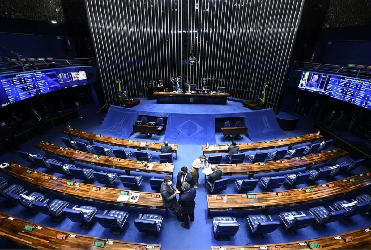 Ministros se reúnem com senadores para negociar manutenção dos decretos sobre saneamento