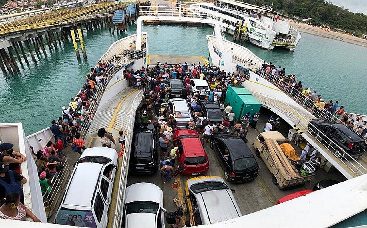 Ferry-Boat suspende travessia de ve&iacute;culos pesados durante feriad&atilde;o de Tiradentes. Foto: Reproduc&atilde;o/Maria Eug&ecirc;nia Andrade