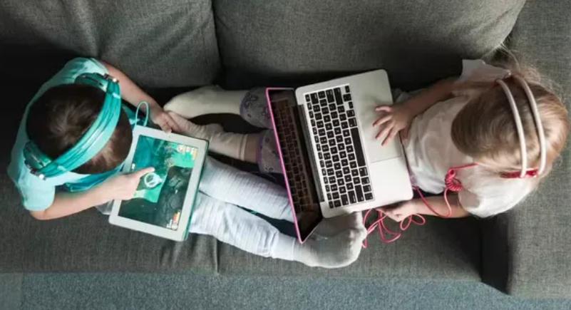 Diversos Países Já Adotam Medidas Semelhantes Ao Eca Digital. Na União Europeia, Por Exemplo, O Digital Services Act (dsa) Também Exige Maior Responsabilidade Das Plataformas Na Proteção De Menores Foto Freepik