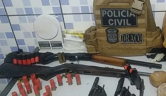Envolvidos em sequestro de comerciante, dupla acaba morta após troca tiros com a polícia, em Iraquara