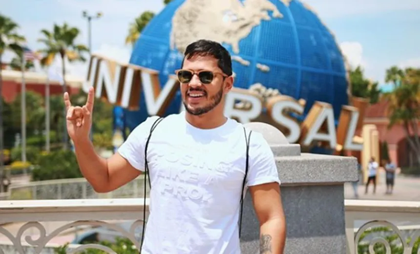 Barrados na Disneylândia: Carlinhos Maia e marido são expulsos de parque em Orlando