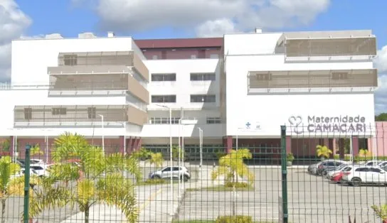 Mulher dá à luz na recepção de maternidade em Camaçari; assista