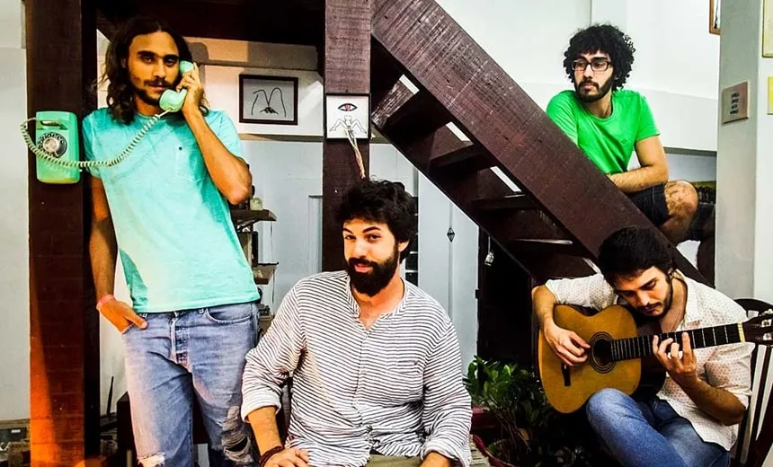 Grupo Tabuleiro Musiquim se apresenta em restaurante no Rio Vermelho