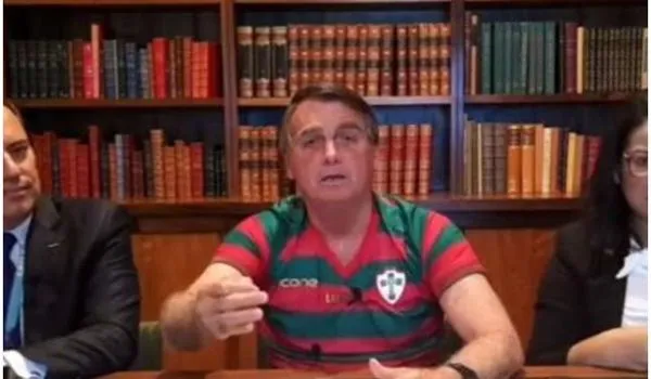 Bolsonaro diz que Moro foi "leviano" em denúncia sobre PF e espera "enterrar" o caso 