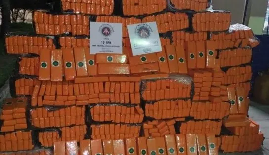 Após denúncia anônima, Policia Militar intercepta carreta e apreende 1,2 tonelada de maconha em Itabuna