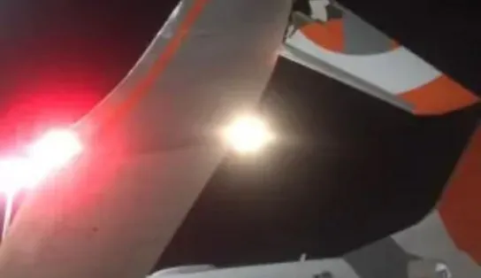 Avião com passageiros colide durante manobra de "baliza" em Campinas, São Paulo