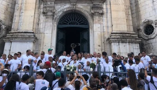 Após três anos, baianos e turistas voltam a participar da Lavagem do Bonfim