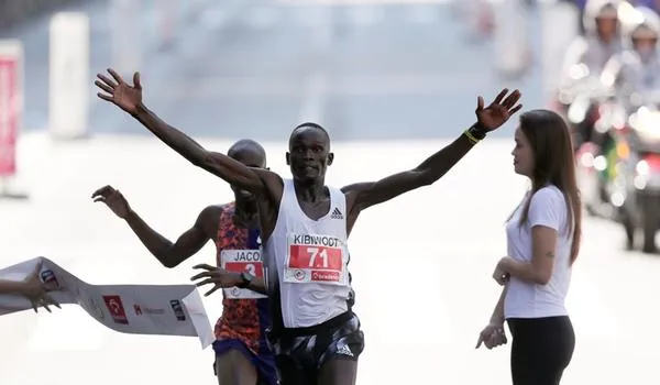 Quenianos vencem Corrida São Silvestre nas categorias masculino e feminino