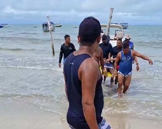 Lancha Naufraga Em Garapuá Bahia Marinha Investiga Causa Do Acidente