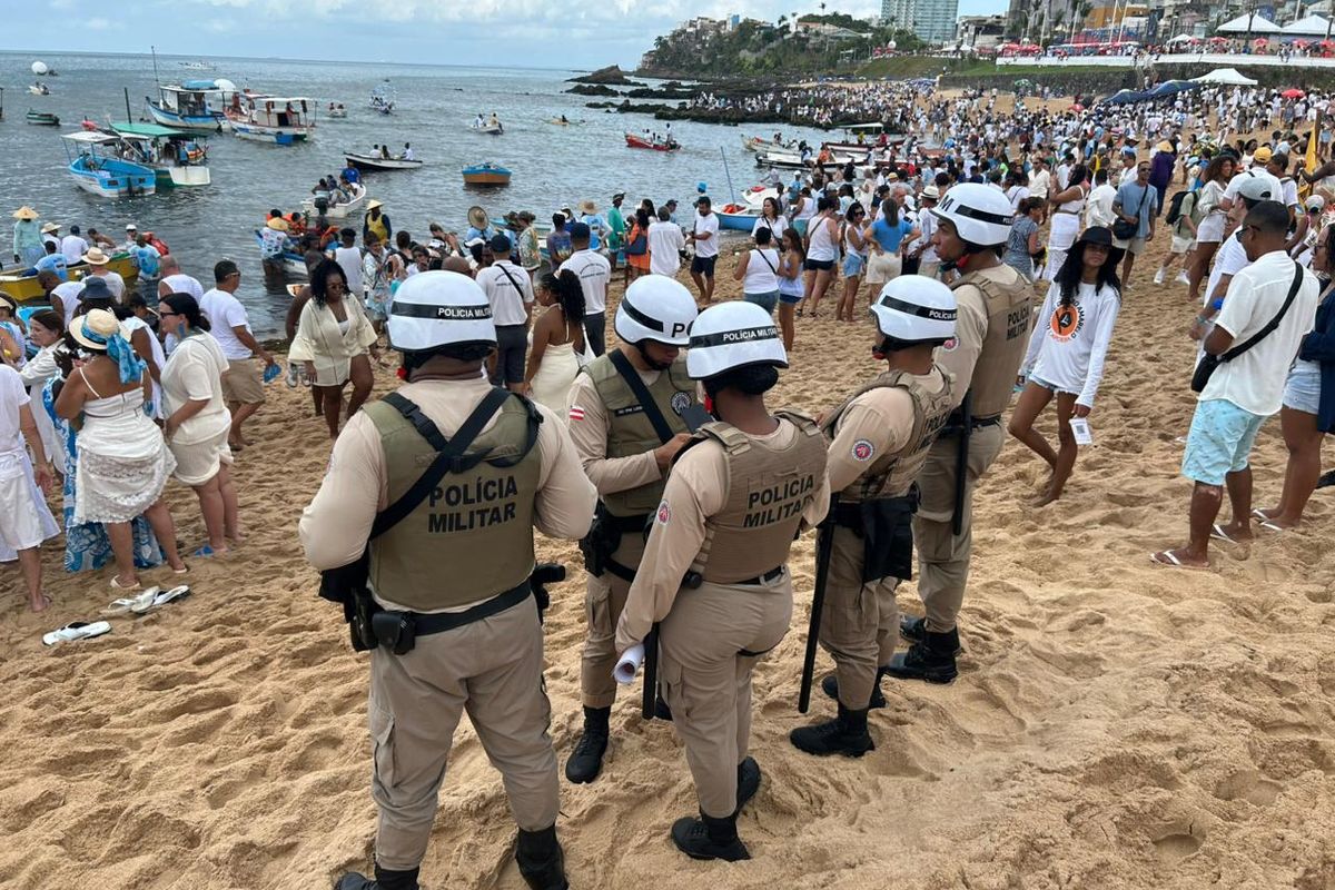 Seguran&ccedil;a &eacute; refor&ccedil;ada na Festa do Rio Vermelho. Foto: Matheus Caldas | Aratu On