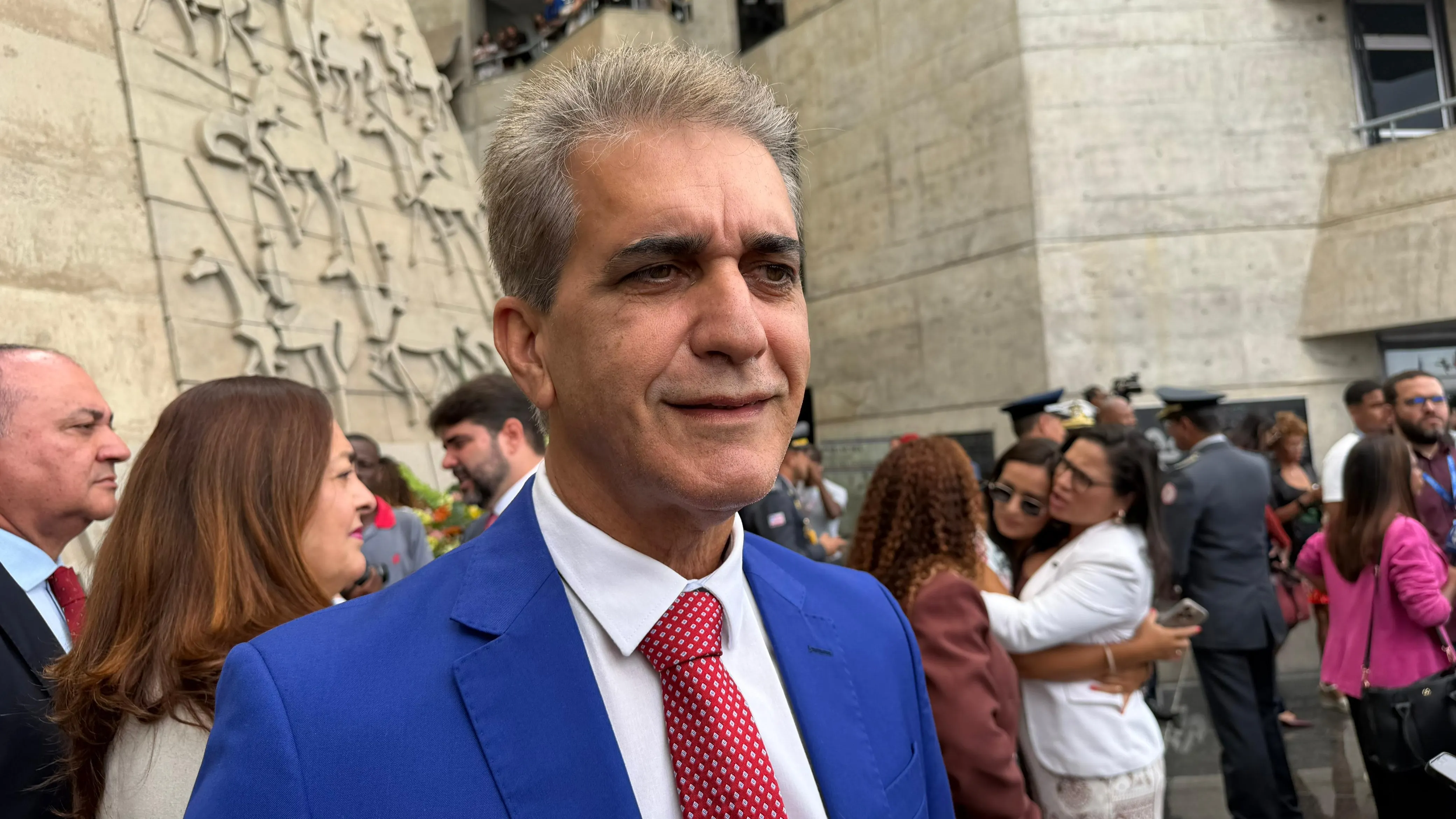 Robinson não crê em debandada de prefeitos com ida de Coronel para oposição