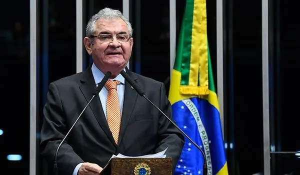 "Queira Deus que Bolsonaro esteja certo", diz senador baiano após pronunciamento do presidente
