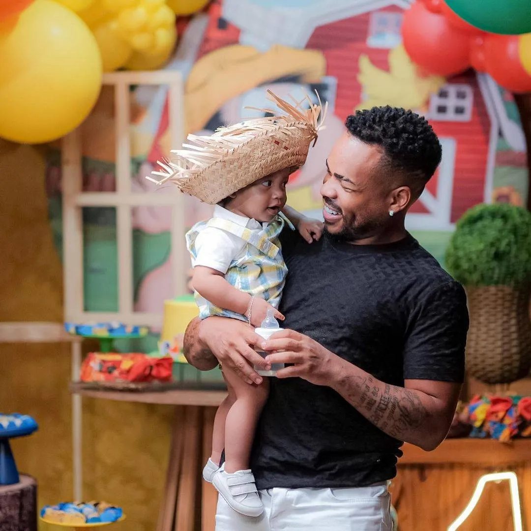 Cristian Bell faz festa para filho de Rodrigo Amendoim