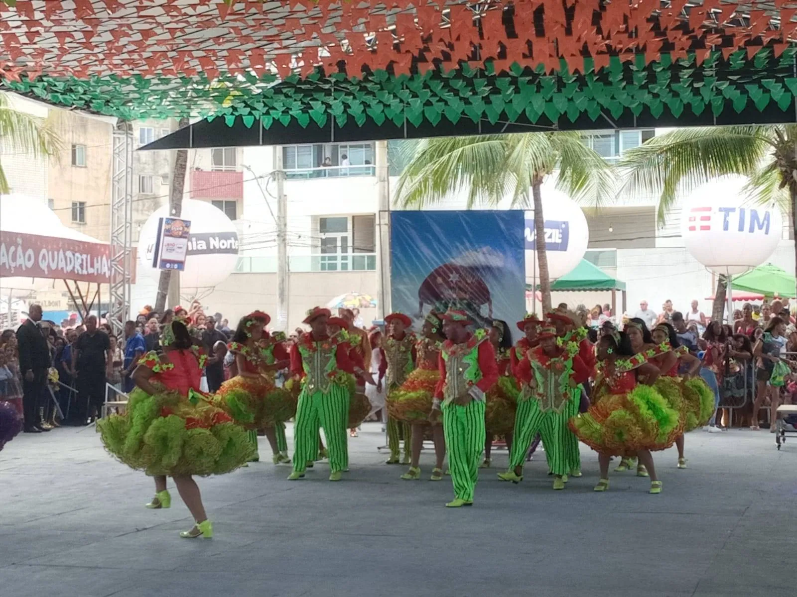 No palco do Galinho, quadrilha de Valença mostra o "Amor de Mandacaru "