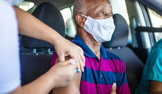 Sábado terá campanha de multivacinação para Covid-19, Influenza e outras doenças; confira como atualizar a caderneta