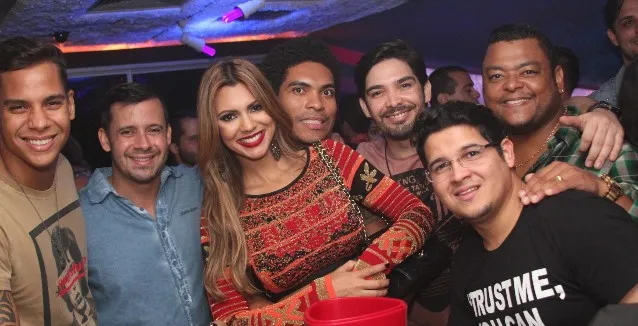 Artistas marcam presença na inauguração de casa noturna