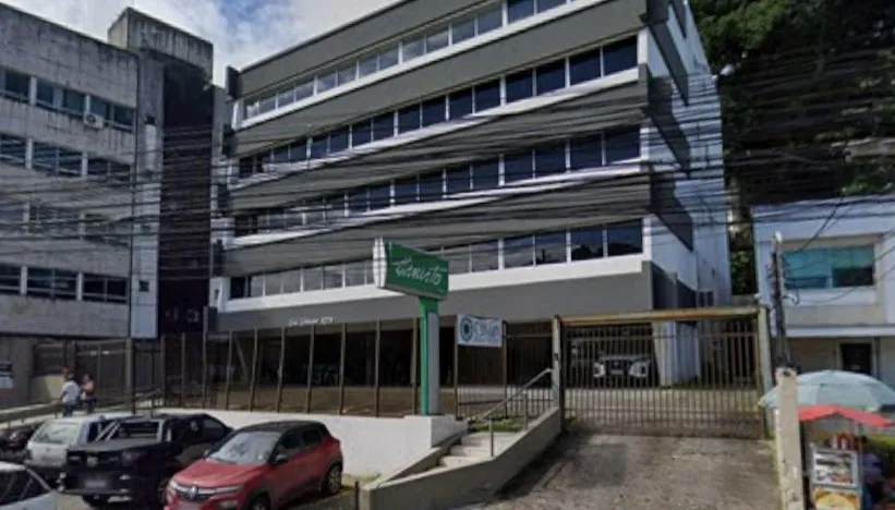 Clínica em Salvador é interditada após casos de cegueira em cirurgias