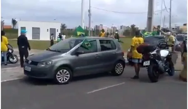 Transalvador multa apoiadores de Bolsonaro que invadiram área bloqueada na Boca do Rio; veja vídeo