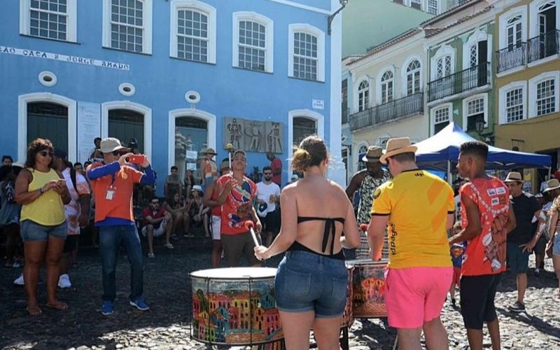 Segundo o Minist&eacute;rio do Turismo, Salvador est&aacute; entre os destinos mais procurados do Brasil durante o ver&atilde;o, recebendo milhares de turistas todos os anos/Foto: Jefferson Peixoto/Secom&nbsp;