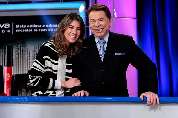 Rebeca Abravanel apresenta junto com Silvio Santos o Roda A Roda