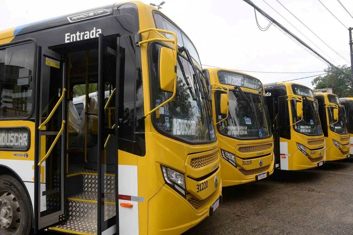  Os &ocirc;nibus que circulam pela Ribeira v&atilde;o ter o itiner&aacute;rio alterado devido &agrave;s obras no Largo da Madragoa, a partir desta segunda-feira. Foto: Ot&aacute;vio Santos/Secom PMS