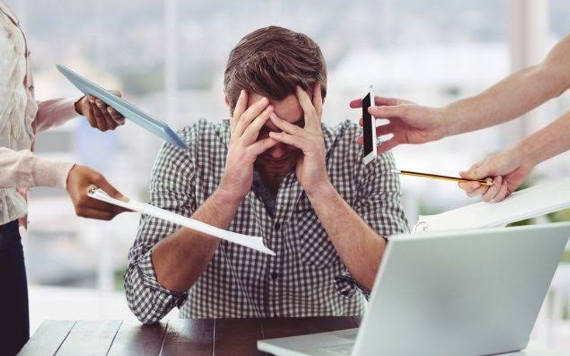 Estabelecer limites entre trabalho e vida pessoal pode contribuir para a preven&ccedil;&atilde;o de problemas relacionados &agrave; sa&uacute;de mental, incluindo a Depress&atilde;o/Foto: Freepik&nbsp;