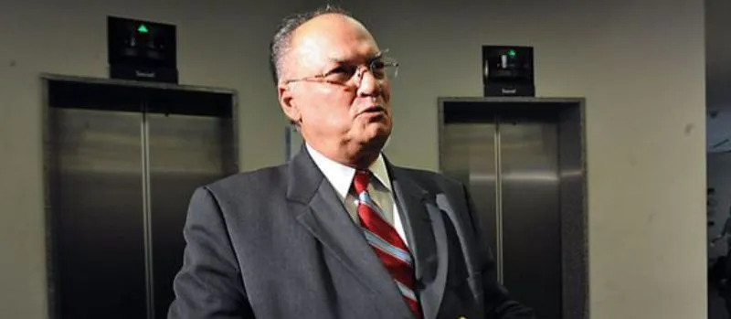 “DANÇA DAS CADEIRAS”: Roberto Freire assumirá Ministério da Cultura após demissão de Calero
