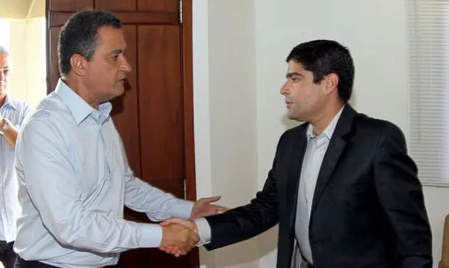 Governador e prefeito visitam áreas atingidas pela chuva em Salvador