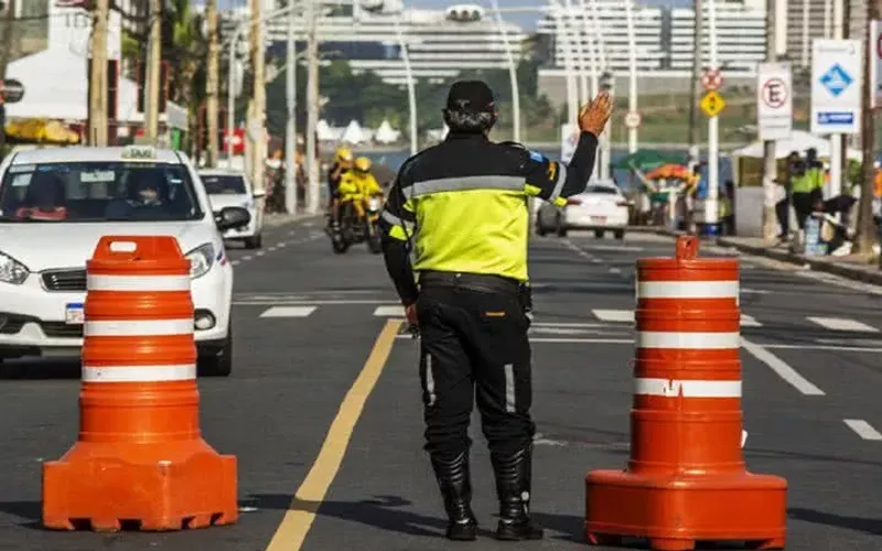 A Transalvador administra os leilões de veículos apreendidos ou removidos por infrações de trânsito, seguindo um processo que envolve a divulgação, a visitação, a realização do leilão online e a entrega dos bens arrematados/ Foto: Divulgação 