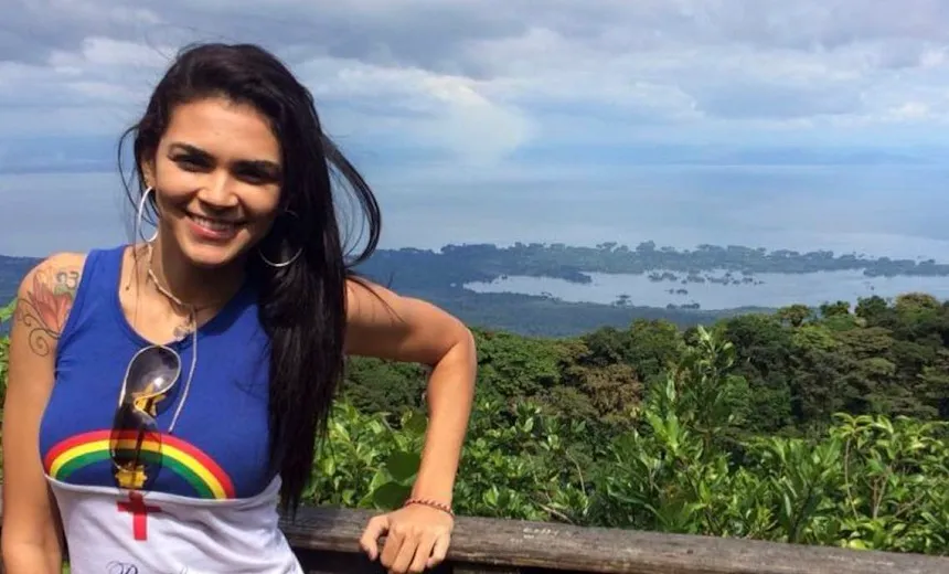 Corpo de estudante brasileira assassinada na Nicarágua é enterrado em Pernambuco