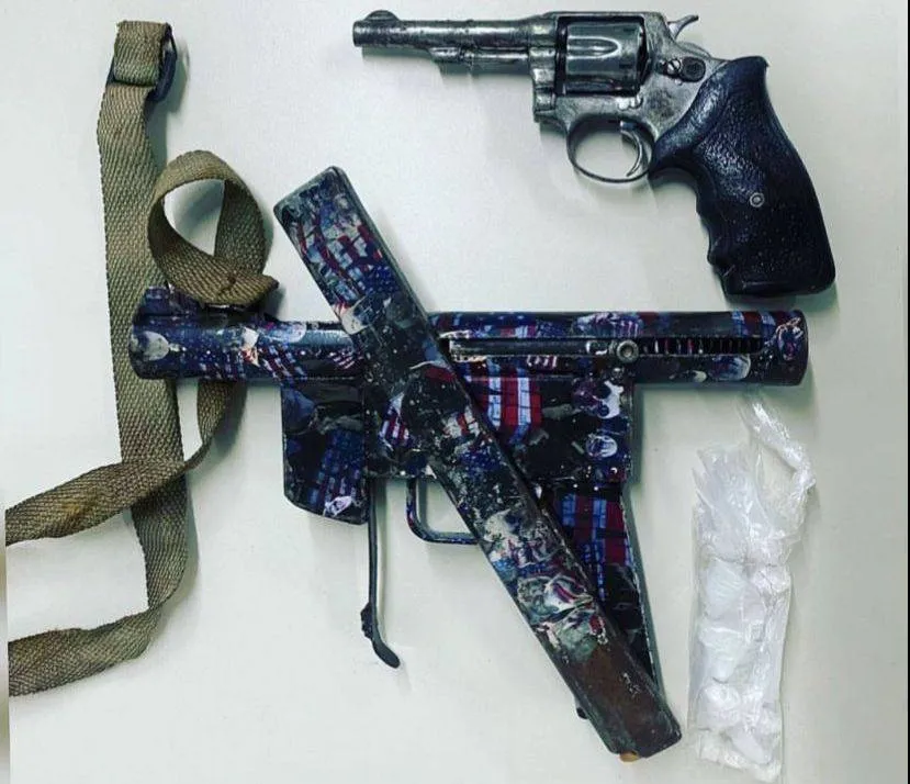 Duas pessoas ficam feridas e armas são apreendidas após confronto em festa "paredão"