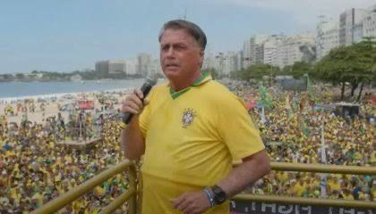 Bolsonaro esteve presente no ato