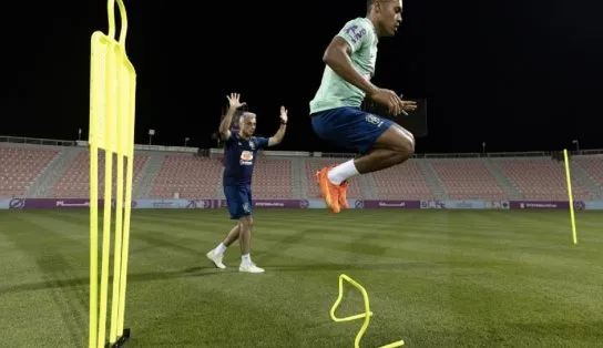 Alex Sandro faz trabalho físico, mostra evolução e pode ser novidade do Brasil contra a Croácia