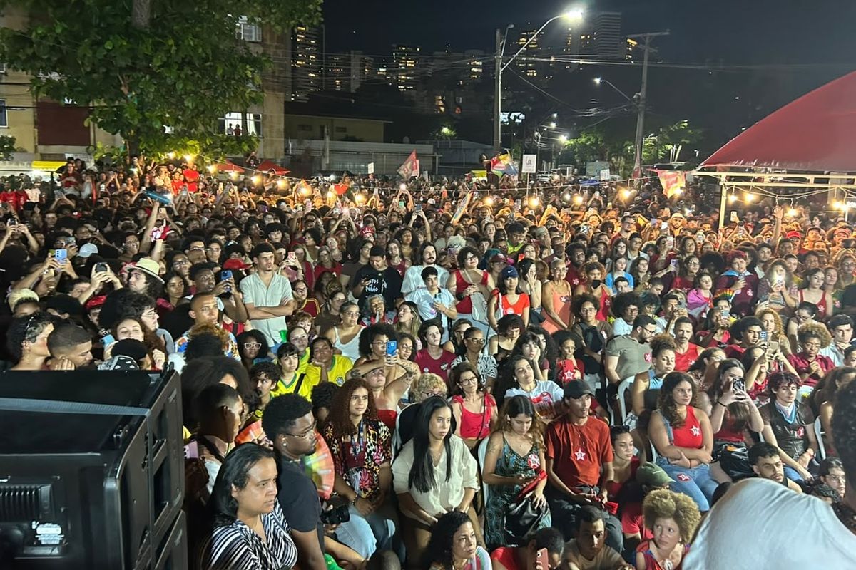 Samba da Democracia re&uacute;ne multid&atilde;o. Foto: Isabela Cardoso