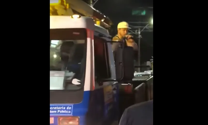 Caminhão da Prefeitura vira trio elétrico na Pituba; assista ao vídeo