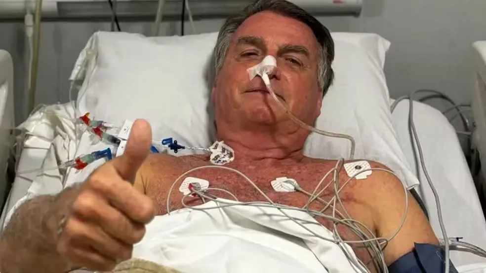 Bolsonaro tem piora nos exames e segue internado na UTI