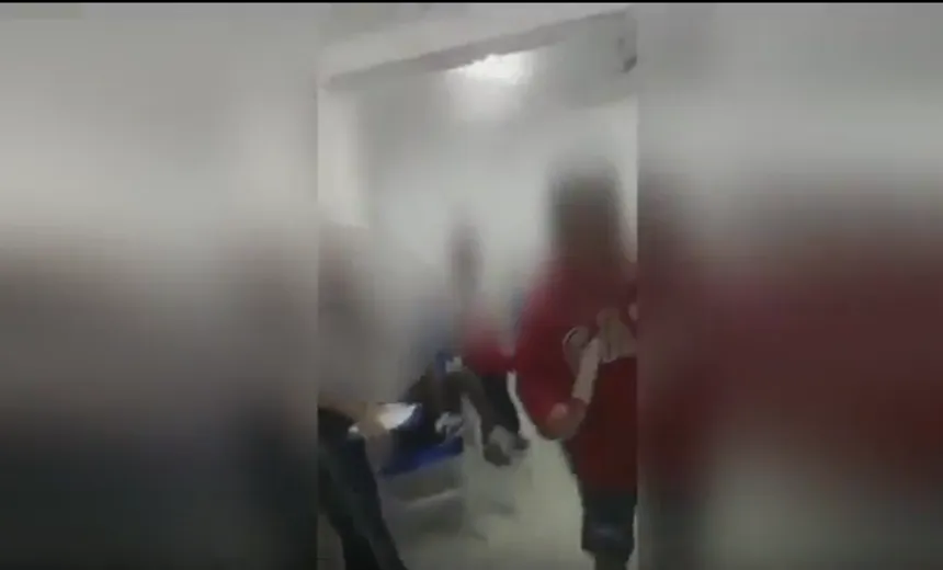 SUSTO NA SALA DE AULA: Estudante do 6º ano leva faca para a escola em Salvador
