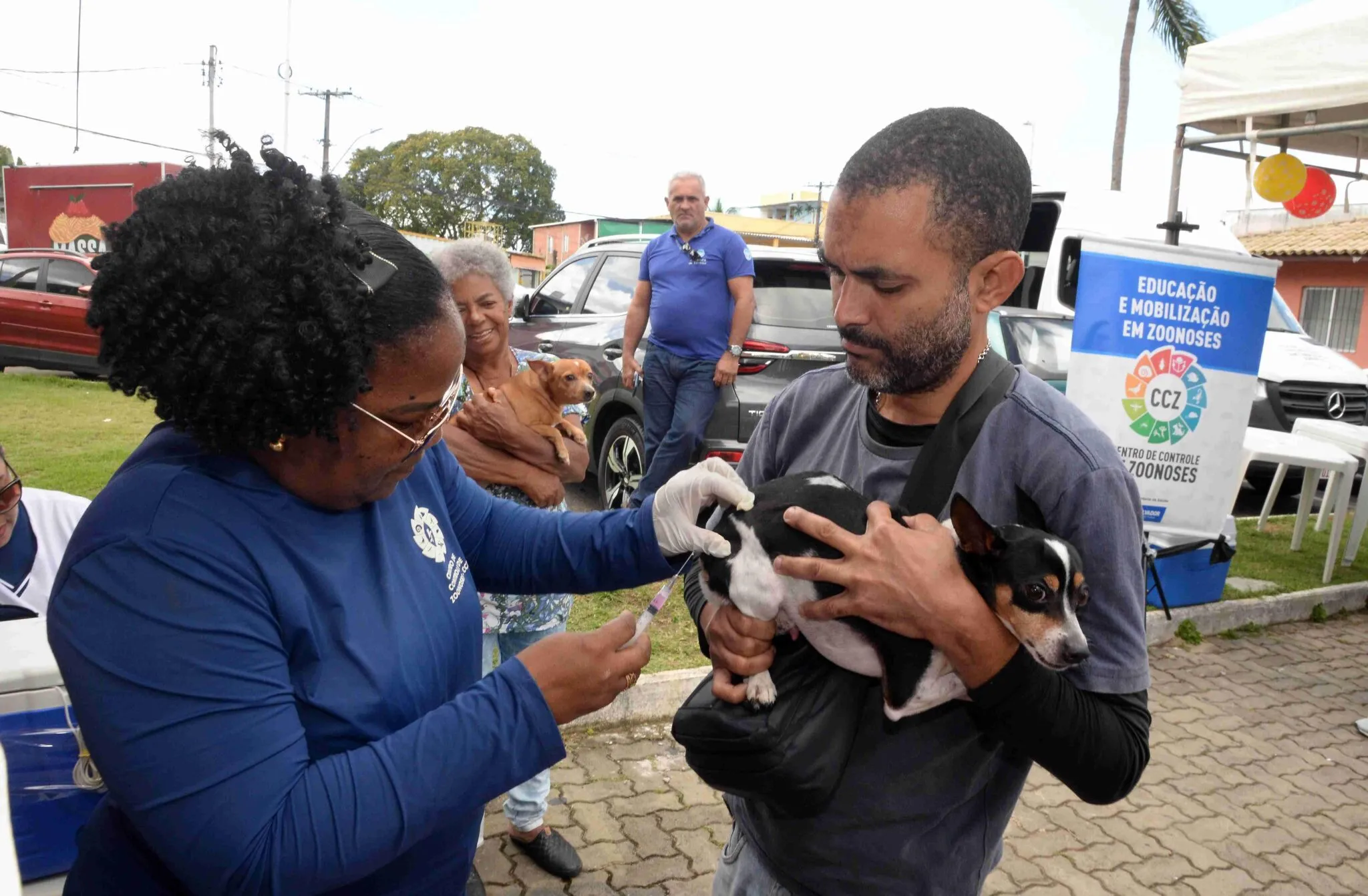 Vacinação antirrábica em Salvador. Foto: Otávio Santos | Secom 