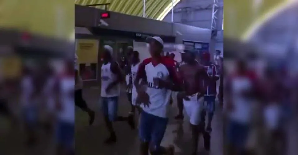 Cenas lamentáveis: torcedores do Bahia são presos após confusões no Cabula e no metrô