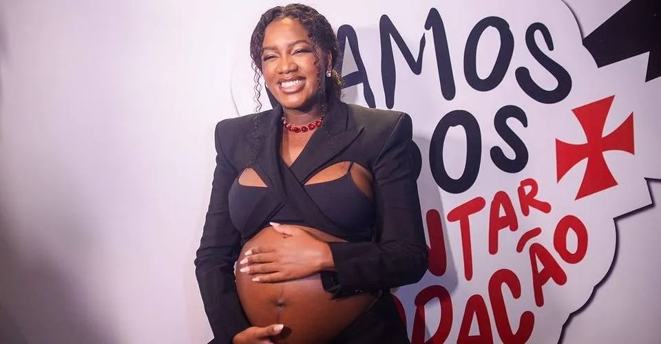 Iza cai na risada após publico vaiar ex-namorado em festa do Vasco: 'Ei, Yuri, vai tomar no c*'