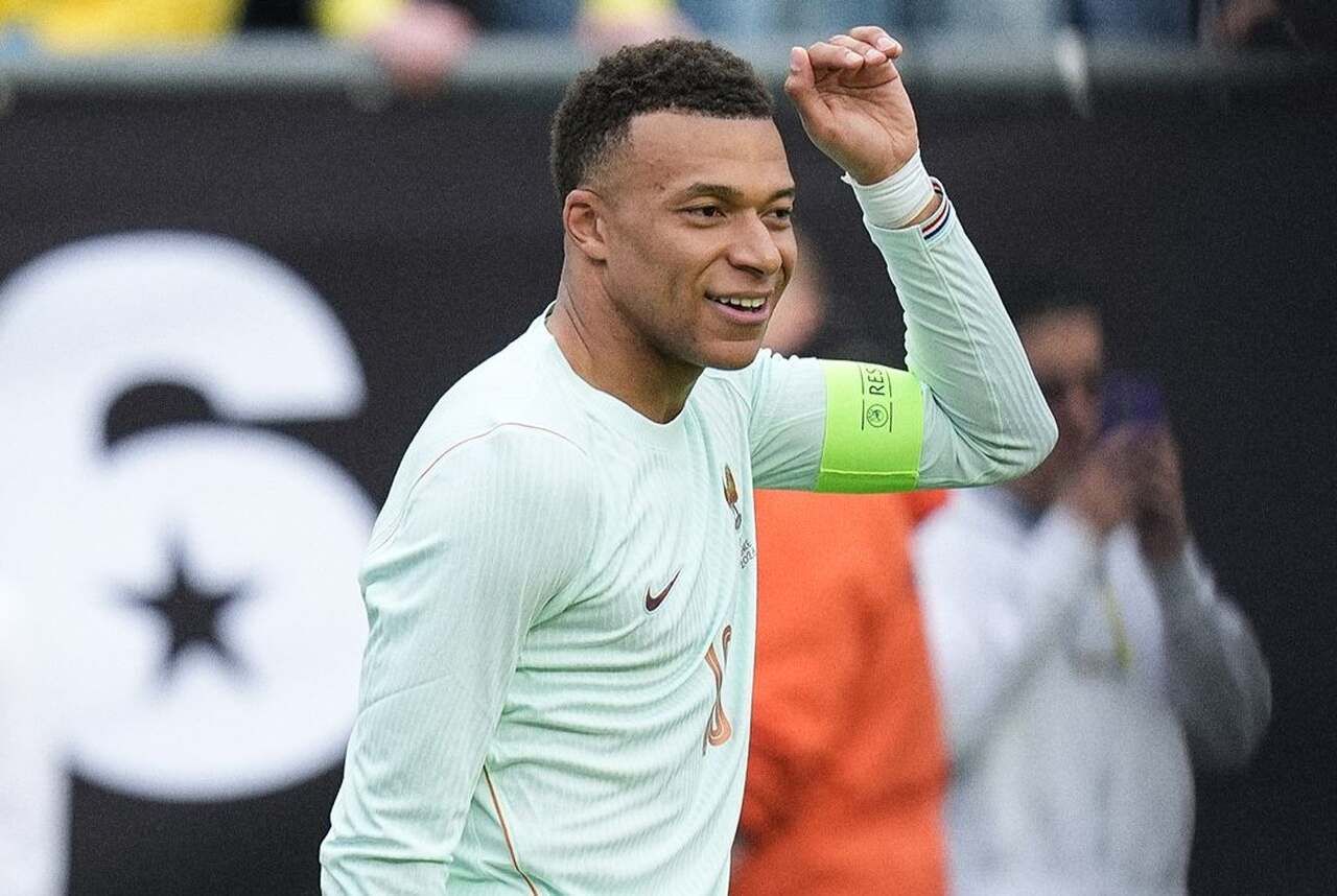 Mbapp&eacute; Celebra O Seu Gol Para a Fran&ccedil;a, No Primeiro Tempo Do Duelo Contra O Brasil Foto Divulga&ccedil;&atilde;o Equipe De France