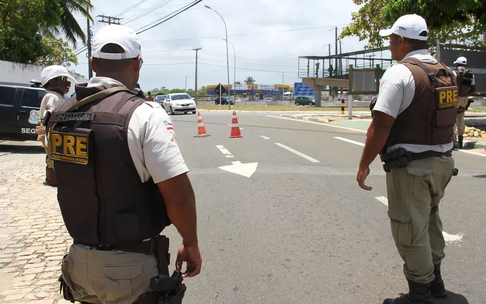 Polícia Rodoviária Estadual garante o fluxo de veículos na região.Foto: SSP-BA