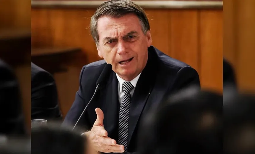 Bolsonaro ironiza críticas sobre desmatamento e dispara: "sou o capitão motosserra"